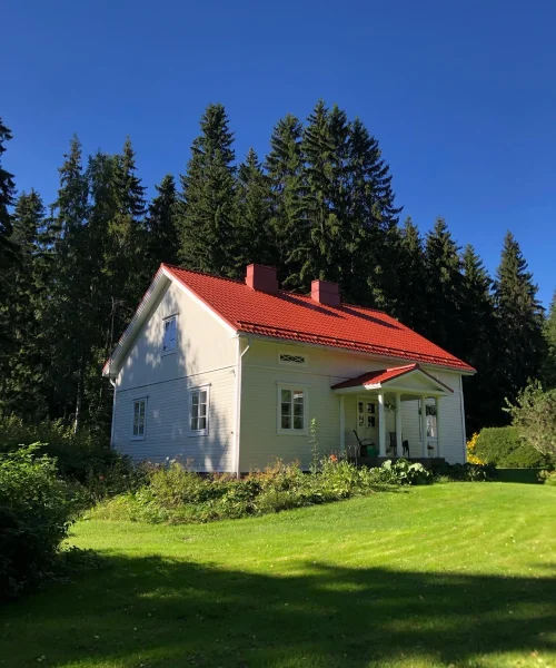 Sammaleen poisto tiilikatolta 2 Sammaleen poisto tiilikatolta 2